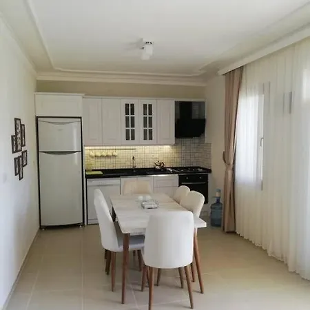 Hotel Mazi'da Denize Yakin