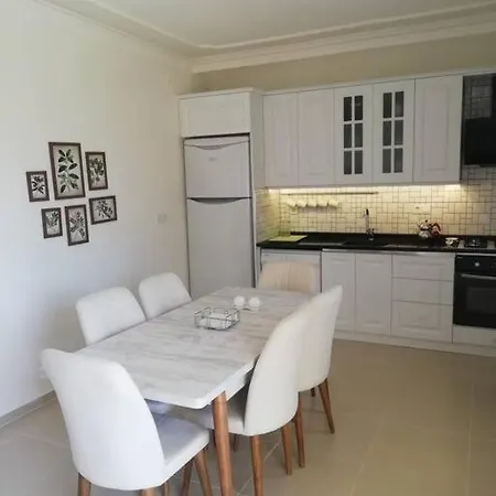 Hotel Mazi'da Denize Yakin *